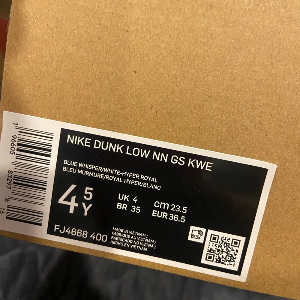 Dunks - Picture 3 of 3